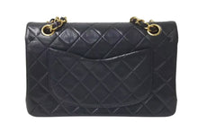 Load image into Gallery viewer, 極美品 CHANEL シャネル マトラッセ23 Wフラップ チェーン ショルダーバッグ ラムスキン1番台 ブラック ゴールド金具 中古 4c073342