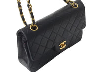 Load image into Gallery viewer, 極美品 CHANEL シャネル マトラッセ23 Wフラップ チェーン ショルダーバッグ ラムスキン1番台 ブラック ゴールド金具 中古 4c073342