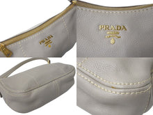 Load image into Gallery viewer, 極美品 PRADA プラダ ワンショルダーバッグ ハンドバッグ BR4690 レザー グレー ロゴ ゴールド金具 中古 4c073370