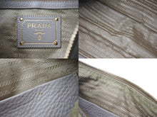 Load image into Gallery viewer, 極美品 PRADA プラダ ワンショルダーバッグ ハンドバッグ BR4690 レザー グレー ロゴ ゴールド金具 中古 4c073370