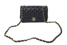 Load image into Gallery viewer, 極美品 CHANEL シャネル 横長 20cm ショルダーバッグ ランダム番台 ミニマトラッセショルダーチェーン ブラック ラムスキン 中古 4c073376