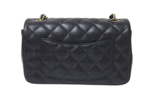Load image into Gallery viewer, 極美品 CHANEL シャネル 横長 20cm ショルダーバッグ ランダム番台 ミニマトラッセショルダーチェーン ブラック ラムスキン 中古 4c073376