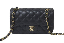 Load image into Gallery viewer, 極美品 CHANEL シャネル 横長 20cm ショルダーバッグ ランダム番台 ミニマトラッセショルダーチェーン ブラック ラムスキン 中古 4c073376