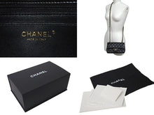 Load image into Gallery viewer, 極美品 CHANEL シャネル 横長 20cm ショルダーバッグ ランダム番台 ミニマトラッセショルダーチェーン ブラック ラムスキン 中古 4c073376