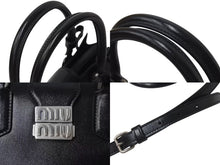 Load image into Gallery viewer, 極美品 MIUMIU ミュウミュウ ハンドバッグ ショルダーバッグ 5BA268 ボックスカーフ ブラック シルバー金具 2WAY 中古 4c073378