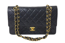 Load image into Gallery viewer, 極美品 新型 CHANEL シャネル マトラッセ25 Wフラップ Wチェーンショルダーバッグ ココマーク 6番台 ラムスキン ブラック ゴールド 中古 4c073380