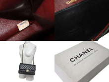Load image into Gallery viewer, CHANEL シャネル マトラッセ25 Wフラップ Wチェーンショルダーバッグ 2番台 ラムスキン ブラック ゴールド 美品 中古 4c073381