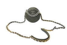 Load image into Gallery viewer, 新品未使用 CHANEL シャネル ショルダーバッグ チェーン 19 ココマーク ラムスキン ラウンド型 カーキ ゴールド金具 中古 4c073384