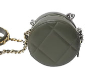 Load image into Gallery viewer, 新品未使用 CHANEL シャネル ショルダーバッグ チェーン 19 ココマーク ラムスキン ラウンド型 カーキ ゴールド金具 中古 4c073384
