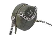 Load image into Gallery viewer, 新品未使用 CHANEL シャネル ショルダーバッグ チェーン 19 ココマーク ラムスキン ラウンド型 カーキ ゴールド金具 中古 4c073384