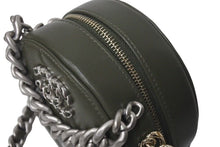 Load image into Gallery viewer, 新品未使用 CHANEL シャネル ショルダーバッグ チェーン 19 ココマーク ラムスキン ラウンド型 カーキ ゴールド金具 中古 4c073384
