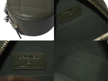 Load image into Gallery viewer, 新品未使用 CHANEL シャネル ショルダーバッグ チェーン 19 ココマーク ラムスキン ラウンド型 カーキ ゴールド金具 中古 4c073384