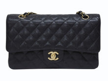 Load image into Gallery viewer, 極美品 CHANEL シャネル ショルダーバッグ マトラッセ25 キャビアスキン ダブルフラップ ブラック ゴールド金具 8番台 A01112 中古 4c073392
