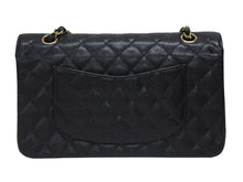 Load image into Gallery viewer, 極美品 CHANEL シャネル ショルダーバッグ マトラッセ25 キャビアスキン ダブルフラップ ブラック ゴールド金具 8番台 A01112 中古 4c073392
