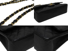 Load image into Gallery viewer, 極美品 CHANEL シャネル ショルダーバッグ マトラッセ25 キャビアスキン ダブルフラップ ブラック ゴールド金具 8番台 A01112 中古 4c073392