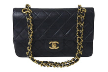 Load image into Gallery viewer, 極美品 CHANEL シャネル マトラッセ23 Wフラップ チェーン ショルダーバッグ ラムスキン1番台 ブラック ゴールド金具 中古 4c073393