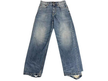 Load image into Gallery viewer, 極美品 BALENCIAGA バレンシアガ LOOSE FIT JEANS ルーズフィットジーンズ 736540 サイズXS インディゴブルー ダメージ加工 中古 4c073409