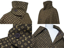 Load image into Gallery viewer, 新品同様 LOUIS VUITTON ルイヴィトン NIGO ニゴ マイクロモノグラム ケープ アウター ジャケット M10145 ブラウン 中古 4c073411