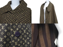 Load image into Gallery viewer, 新品同様 LOUIS VUITTON ルイヴィトン NIGO ニゴ マイクロモノグラム ケープ アウター ジャケット M10145 ブラウン 中古 4c073411