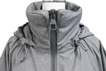 画像をギャラリービューアに読み込む, 新品同様 LOUIS VUITTON ルイヴィトン 19AW ウィズ フラッグ パッチ ウィンドブレーカー フルジップ ジャケット グレー RM192 PUO HHB99W サイズ52 中古 4c073416