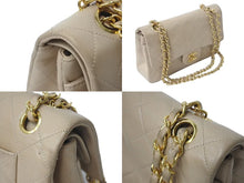 Load image into Gallery viewer, CHANEL シャネル マトラッセ 23 Wチェーンショルダーバッグ Wフラップ 2番台 ラムスキン ココマーク ベージュ ゴールド金具 美品 中古 4c073482