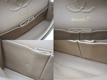 Load image into Gallery viewer, CHANEL シャネル マトラッセ 23 Wチェーンショルダーバッグ Wフラップ 2番台 ラムスキン ココマーク ベージュ ゴールド金具 美品 中古 4c073482