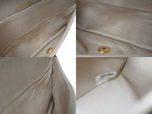 Load image into Gallery viewer, CHANEL シャネル マトラッセ 23 Wチェーンショルダーバッグ Wフラップ 2番台 ラムスキン ココマーク ベージュ ゴールド金具 美品 中古 4c073482