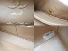 Load image into Gallery viewer, CHANEL シャネル マトラッセ25 Wフラップ Wチェーンショルダーバッグ 2番台 ココマーク ラムスキン ベージュ ゴールド金具 美品 中古 4c073483