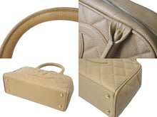 画像をギャラリービューアに読み込む, CHANEL シャネル マトラッセ ハンドバッグ ココマーク フランス製 キャビアスキン ベージュ ゴールド金具 美品 中古 4c073484