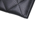 Load image into Gallery viewer, 極美品 CHANEL シャネル マトラッセ カードケース キャビアスキン ブラック 名刺入れ 小物 ココマーク AP0213 ランダム ゴールド金具 中古 4c073494