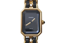 Load image into Gallery viewer, CHANEL シャネル PREMIERE プルミエール 腕時計 PLAQUE OR G 20 M クォーツ QZ メタル レザー サイズM ブラック文字盤 美品 中古 4c073497