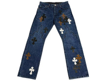 画像をギャラリービューアに読み込む, 新品未使用 CHROME HEARTS クロムハーツ フレアニー クロスパッチ デニム パンツ ジーンズ インディゴ サイズ33 中古 4c073518