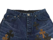 画像をギャラリービューアに読み込む, 新品未使用 CHROME HEARTS クロムハーツ フレアニー クロスパッチ デニム パンツ ジーンズ インディゴ サイズ33 中古 4c073518