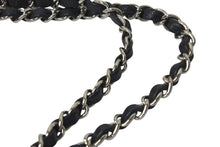 Load image into Gallery viewer, 極美品 CHANEL シャネル ショルダーバッグ マトラッセ25 キャビアスキン ダブルフラップ ブラック シルバー金具 22番台 A01112 中古 4c073527