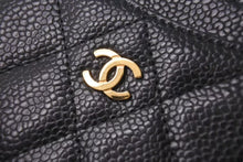 Load image into Gallery viewer, 極美品 CHANEL シャネル マトラッセ カードケース 名刺入れ 18番台 キャビアスキン ブラック ゴールド金具 中古 4c073549