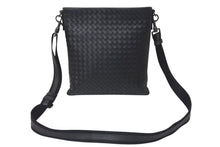 Load image into Gallery viewer, 極美品 BOTTEGA VENETA ボッテガヴェネタ イントレチャート ショルダーバッグ ブラック 276356 レザー ブラック金具 中古 4c073591