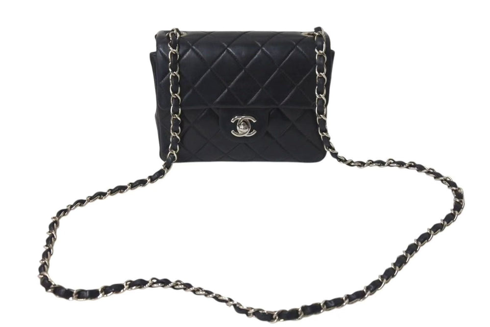 極美品 CHANEL シャネル 新型 ミニマトラッセ ブラック 黒 シルバーラムスキン ショルダーバッグ 17cm 6番台 中古 4c073594