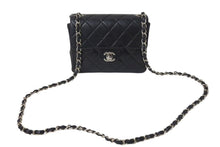 Load image into Gallery viewer, 極美品 CHANEL シャネル 新型 ミニマトラッセ ブラック 黒 シルバーラムスキン ショルダーバッグ 17cm 6番台 中古 4c073594