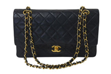 Load image into Gallery viewer, CHANEL シャネル マトラッセ25 Wフラップ Wチェーンショルダーバッグ 2番台 ラムスキン ココマーク ブラック ゴールド金具 美品 中古 4c073620
