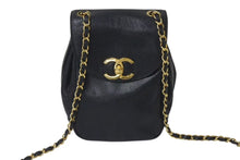 Load image into Gallery viewer, CHANEL シャネル ココマーク ショルダーバッグ 斜め掛けバッグ 3番台 イタリア製 キャビアスキン ブラック ゴールド 美品 中古 4c073630