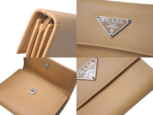 PRADA プラダ 二つ折りコインケース トライアングルロゴ サフィアーノレザー ベージュ シルバー金具 美品 中古 4c073653