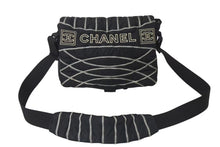 Load image into Gallery viewer, CHANEL シャネル スポーツライン ナイロン ショルダーバッグ ブラック 10番台 ココマーク ロゴ 美品 中古 4c073716