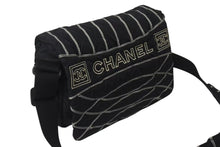 Load image into Gallery viewer, CHANEL シャネル スポーツライン ナイロン ショルダーバッグ ブラック 10番台 ココマーク ロゴ 美品 中古 4c073716