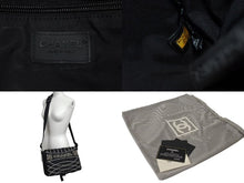 Load image into Gallery viewer, CHANEL シャネル スポーツライン ナイロン ショルダーバッグ ブラック 10番台 ココマーク ロゴ 美品 中古 4c073716