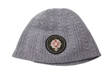 Load image into Gallery viewer, 極美品 CHANEL シャネル ニット ビーニー モスクワ グレー 帽子 ココマーク ワッペン カシミヤ 中古 4c073731