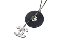 Load image into Gallery viewer, CHANEL シャネル レコード ネックレス ココマーク アクセサリー 04P刻印 イタリア製 10.1g シルバー ブラック ホワイト 美品 中古 4c073771