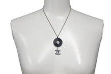 Load image into Gallery viewer, CHANEL シャネル レコード ネックレス ココマーク アクセサリー 04P刻印 イタリア製 10.1g シルバー ブラック ホワイト 美品 中古 4c073771