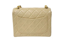 Load image into Gallery viewer, CHANEL シャネル ミニマトラッセ 17 チェーンショルダーバッグ 1番台 ラムスキン ココマーク キルティング ベージュ 美品 中古 4c073809