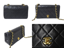 Load image into Gallery viewer, CHANEL シャネル マトラッセ フルフラップチェーンショルダーバッグ 1番台 ラムスキン ココマーク ブラック 美品 中古 4c073812