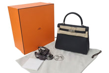 Load image into Gallery viewer, 新品未使用 HERMES エルメス ケリー25 W刻印 2025年購入品 内縫い 黒 トゴ シルバー金具 中古 4c073870